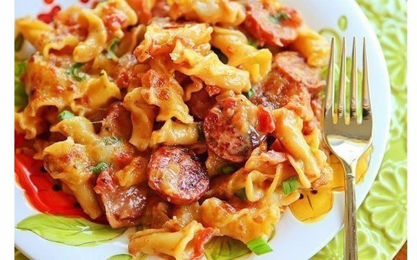 Паста с пряными колбасками