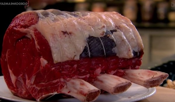 Вкусная запеченная фаршированная говядина с гарниром из пудингов с хреном от Гордона Рамзи рецепт, п