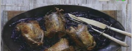 ЖАРЕНЫЕ ГОЛУБИ С ТУШЕНОЙ КРАСНОЙ КАПУСТОЙ ЖАРЕНЫЕ ГОЛУБИ С ТУШЕНОЙ КРАСНОЙ КАПУСТОЙ