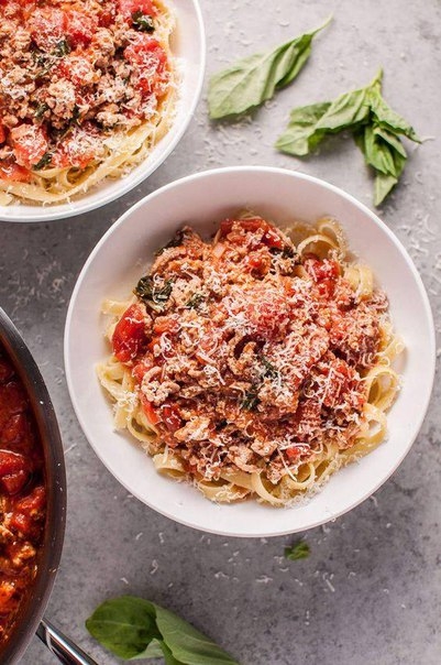 Аппетитный мясной соус болоньезе - классика итальянской кухни! Аппетитный мясной соус болоньезе - классика итальянской кухни!