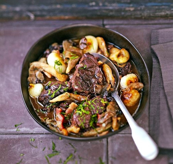 Говядина по-бургундски с грибами Говядина по-бургундски с грибами