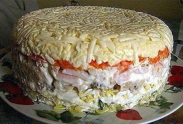 Слоёный салат с грибами. Слоёный салат с грибами.