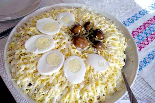 Мясной салат «Мельник» с грибами и сыром Мясной салат «Мельник» с грибами и сыром