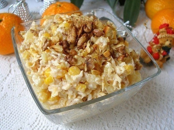 Салат с курицей, ананасом и сыром Салат с курицей, ананасом и сыром