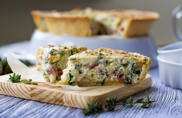 Киш с беконом и зеленью Киш с беконом и зеленью