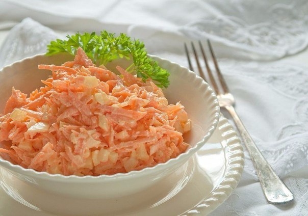 Морковный салат с сыром и чесноком Морковный салат с сыром и чесноком