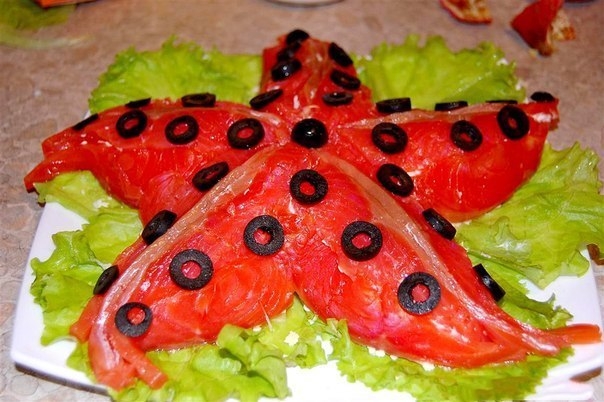 Салат Морская звезда с красной рыбой и креветками Салат Морская звезда с красной рыбой и креветками