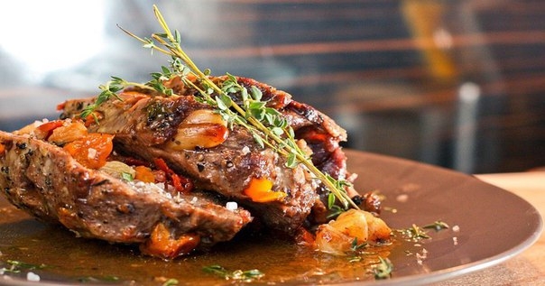 Язык, запеченный с овощами Язык, запеченный с овощами