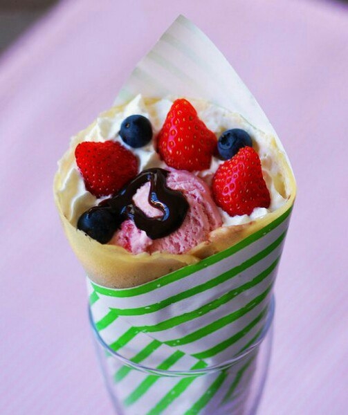 Крепы с клубникой и черникой в японском стиле/Japanese Style Crepe with Strawberry and Blueberry/イチゴ Крепы с клубникой и черникой в японском стиле/Japanese Style Crepe with Strawberry and Blueberry/イチゴ