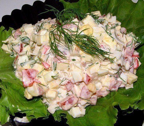 Салат из яиц с овощами под сметаной Салат из яиц с овощами под сметаной