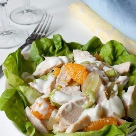 Салат из курицы с фруктами