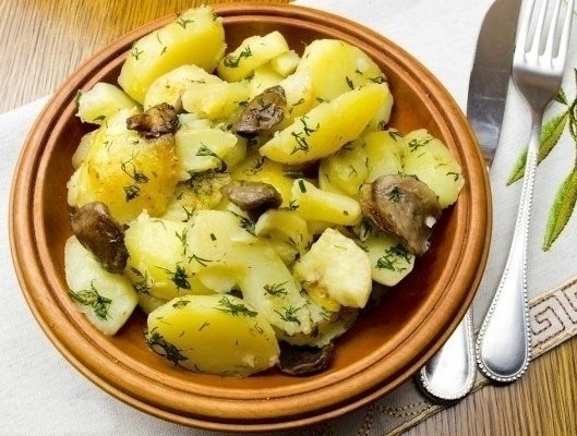 Картофель с грибами в мультиварке Картофель с грибами в мультиварке