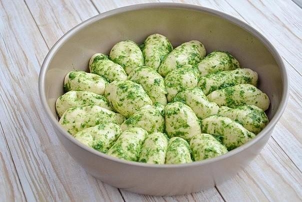 ХЛЕБ ПШЕНИЧНЫЙ С ЗЕЛЕНЬЮ И ЧЕСНОКОМ