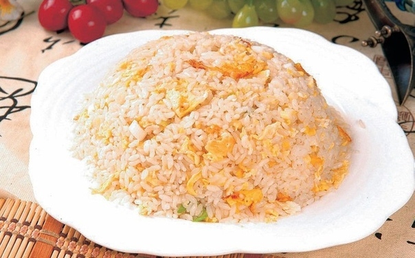 Даньчаофань (жареный рис с яйцом) Даньчаофань (жареный рис с яйцом)