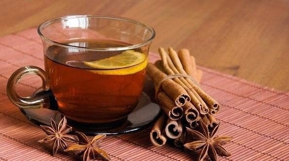 Жиросжигающий напиток из меда и корицы.