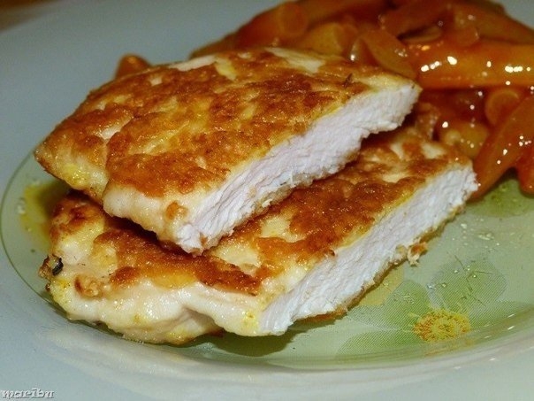 Очень нежные куриные отбивные с хрустящей сырной корочкой. Очень нежные куриные отбивные с хрустящей сырной корочкой.