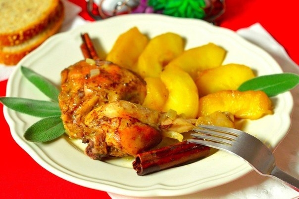 Курица с яблоками и шалфеем Курица с яблоками и шалфеем