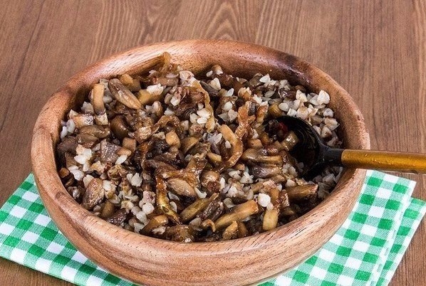 Гречневая каша с грибами и луком