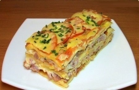 Лазанья с помидорами, сыром и ветчиной Лазанья с помидорами, сыром и ветчиной