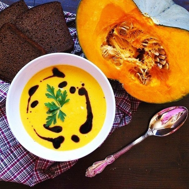 Тыквенный суп-пюре с копчёной курочкой Тыквенный суп-пюре с копчёной курочкой
