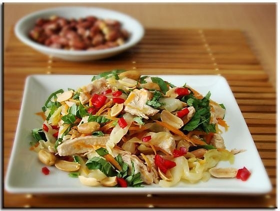 Острый салат с курицей. Острый салат с курицей.