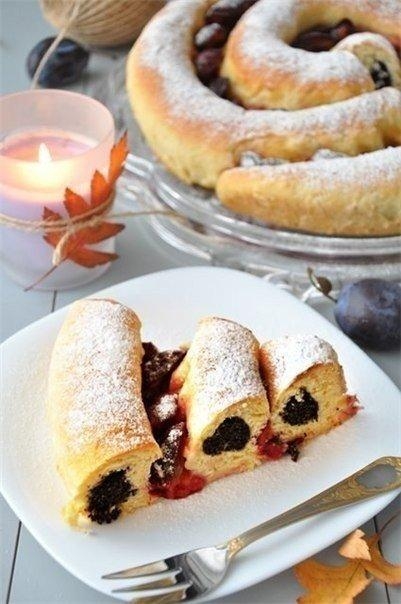 Сдобный спиральный пирог с черносливом и маком Сдобный спиральный пирог с черносливом и маком