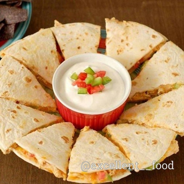 Кесадилья с курицей и яблоками Кесадилья с курицей и яблоками