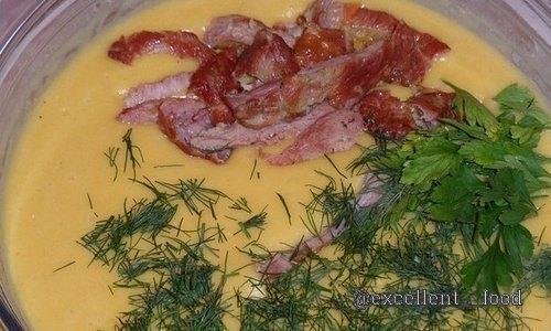 Суп картофельный с копченостями и плавленым сыром.