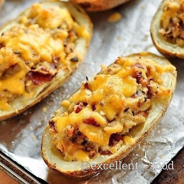 КАРТОФЕЛЬ, ЗАПЕЧЁННЫЙ С БЕКОНОМ И СЫРОМ