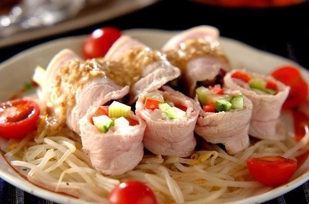 Рулеты из ветчины с овощами