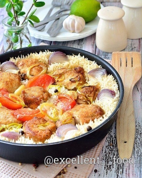 Грудка куриная, запеченная с рисом и овощами Грудка куриная, запеченная с рисом и овощами
