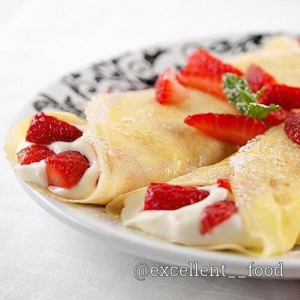 Блины с муссом из клубники и белого шоколада Блины с муссом из клубники и белого шоколада