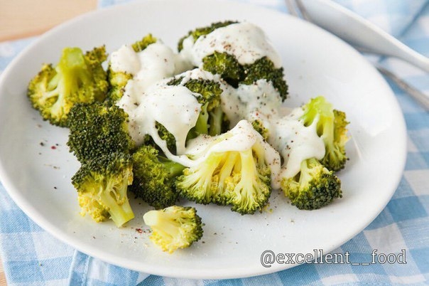 Брокколи с сырным соусом Брокколи с сырным соусом