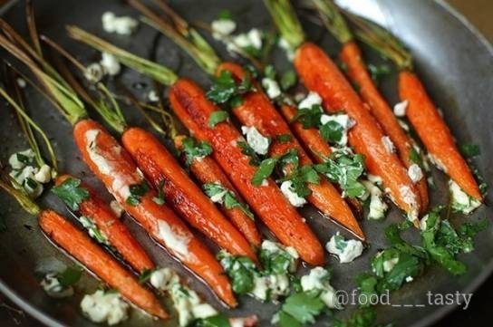Запеченная морковка с травами и сыром Запеченная морковка с травами и сыром
