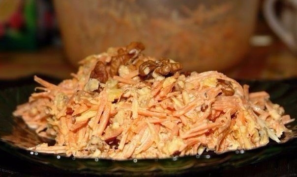 Морковь с грецким орехом и чесночком Морковь с грецким орехом и чесночком