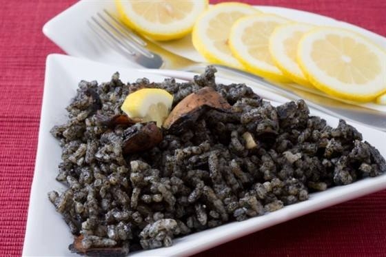 КАЛЬМАРЫ С РИСОМ В ЧЕРНИЛАХ КАЛЬМАРЫ С РИСОМ В ЧЕРНИЛАХ