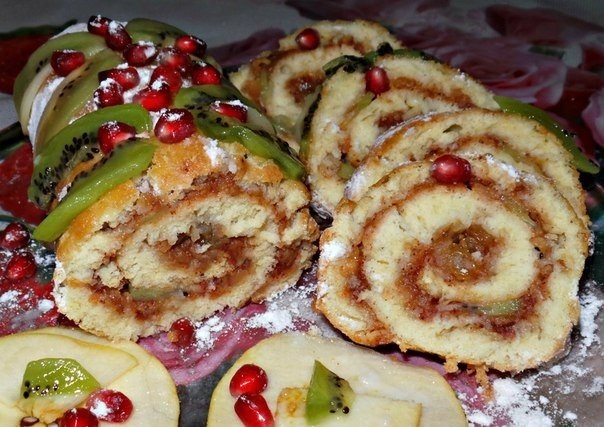 Бисквитный рулетик,с яблочной начинкой и корицей Бисквитный рулетик,с яблочной начинкой и корицей
