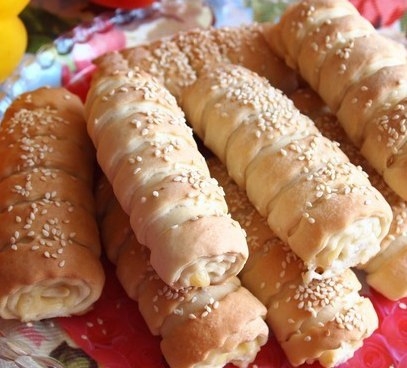 Трубочки с курицей и плавленым сыром Трубочки с курицей и плавленым сыром