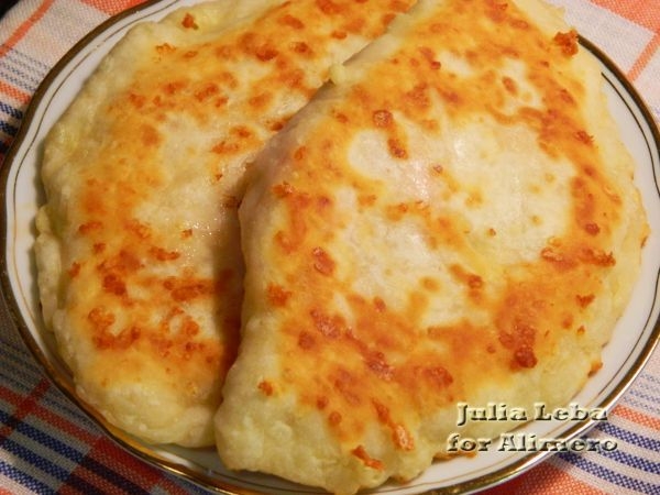 БЫСТРЫЕ СЫРНЫЕ ЛЕПЁШКИ С КОЛБАСОЙ БЫСТРЫЕ СЫРНЫЕ ЛЕПЁШКИ С КОЛБАСОЙ