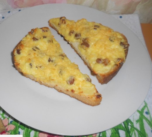 Гренки с творогом, изюмом и сыром. Гренки с творогом, изюмом и сыром.