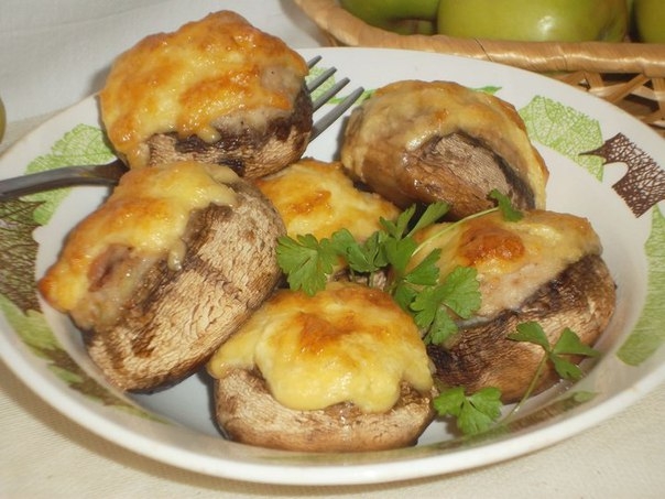 Шампиньоны, фаршированные мясом Шампиньоны, фаршированные мясом