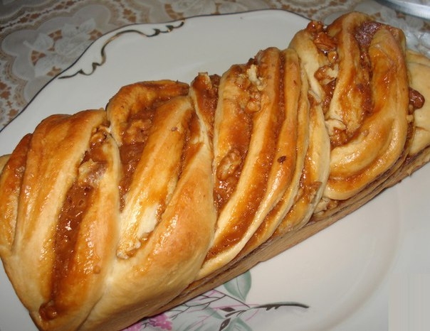 Кранц с вареной сгущенкой и орехами Кранц с вареной сгущенкой и орехами