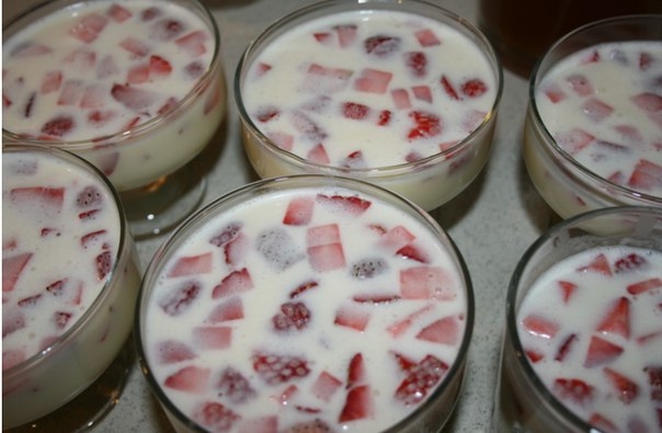 Бланманже с клубникой Бланманже с клубникой