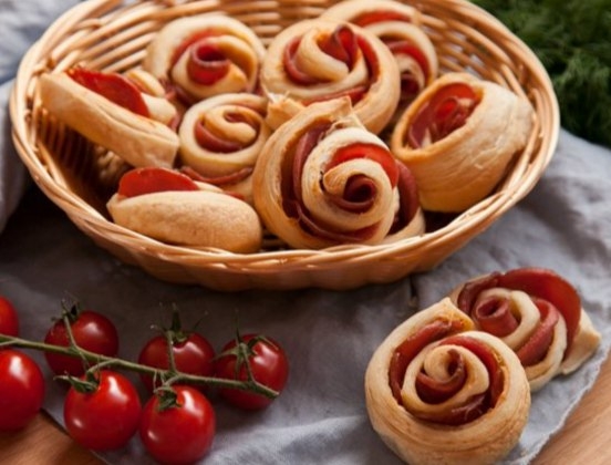 Закусочные слойки «Розочки» Закусочные слойки «Розочки»