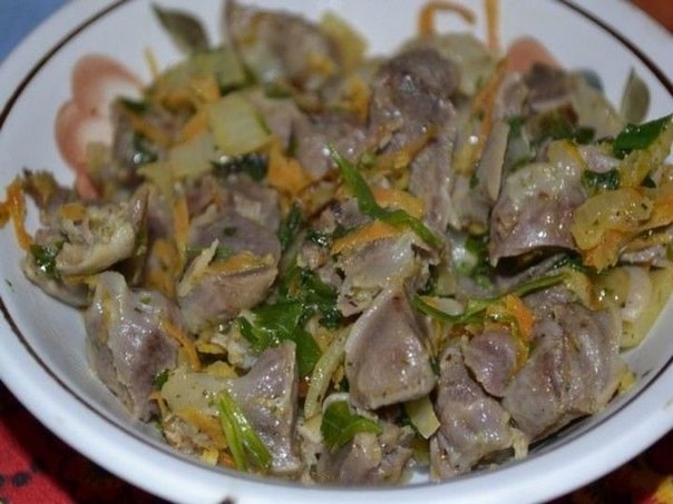 Тушеные куриные желудки в сметане Тушеные куриные желудки в сметане