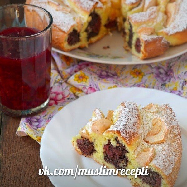 Сдобный пирог с вишнями и маком