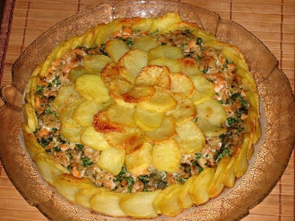 Картофельная шарлотка с сёмгой Картофельная шарлотка с сёмгой