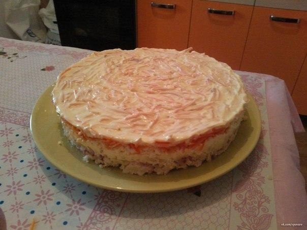 Очень вкусный салат из корейской моркови. (Муж лопает за обе щеки). Очень вкусный салат из корейской моркови. (Муж лопает за обе щеки).