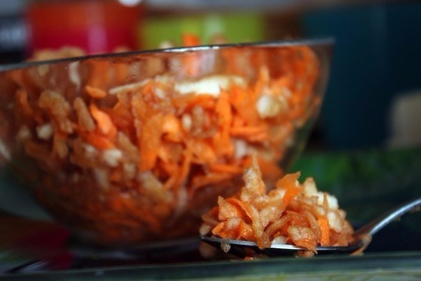 САЛАТ С МОРКОВЬЮ И ЯБЛОКОМ САЛАТ С МОРКОВЬЮ И ЯБЛОКОМ