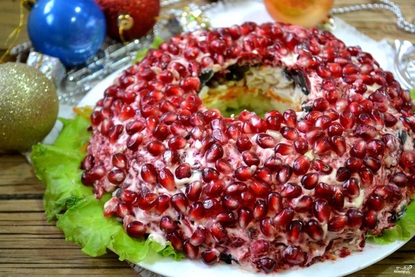 Салат 'Гранатовый браслет' с грибами и курицей Салат 'Гранатовый браслет' с грибами и курицей